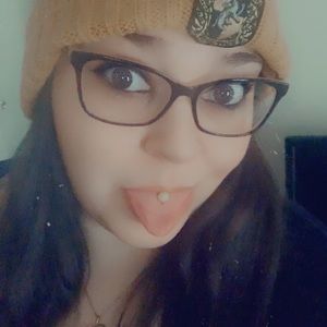 Meet your Posher, Holly